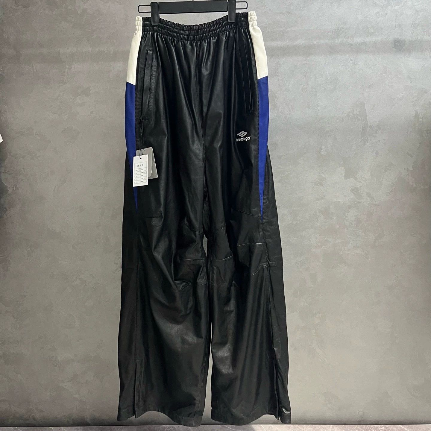 Balenciaga Balenciaga Black Logo Straight Casual Pants - dmc Size US 31 - 1 Thumbnail