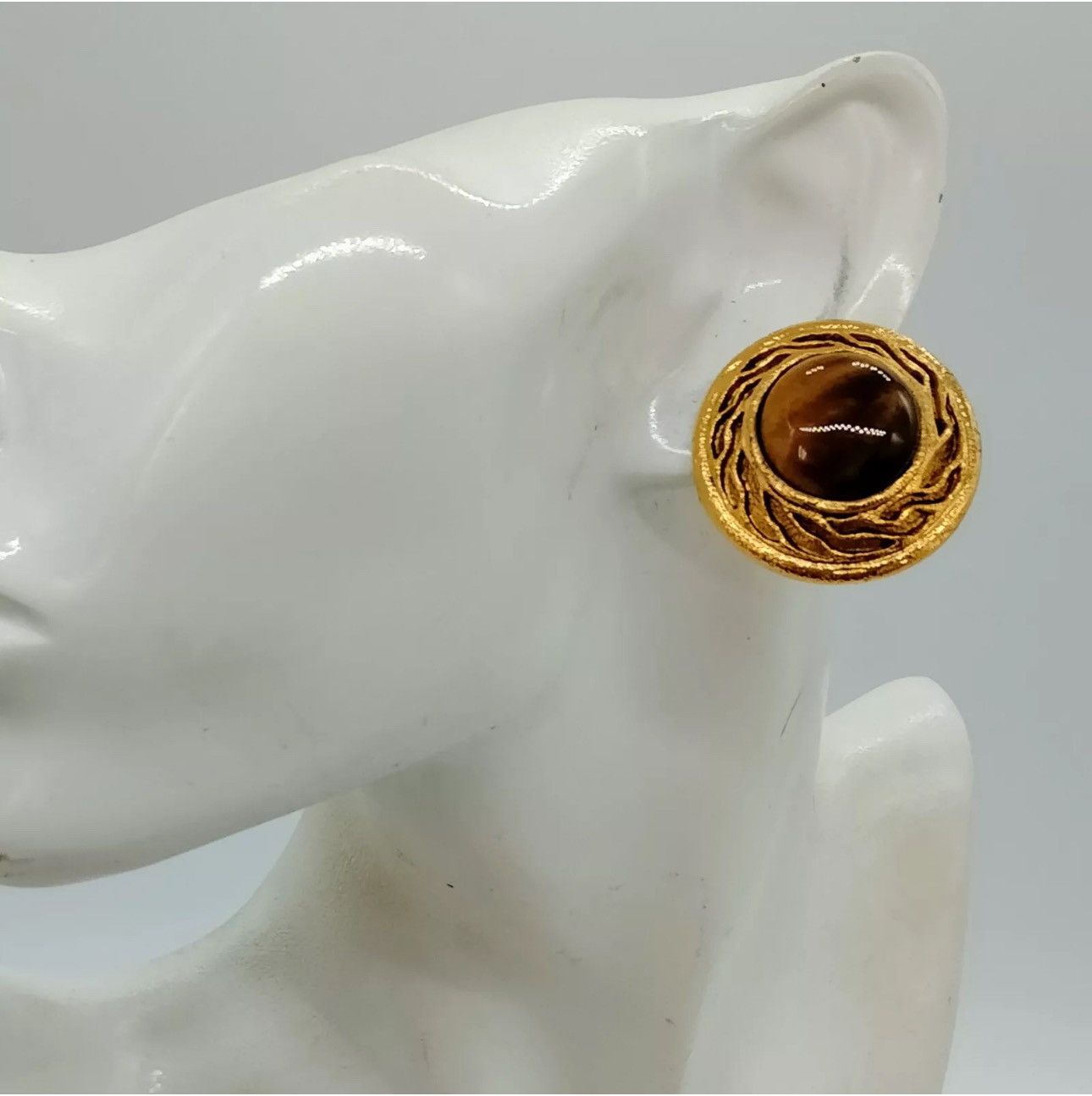 Chanel Chanel Earring Gold Whites Luxury Brand in Mint Condition Size ONE SIZE - 9 Thumbnail