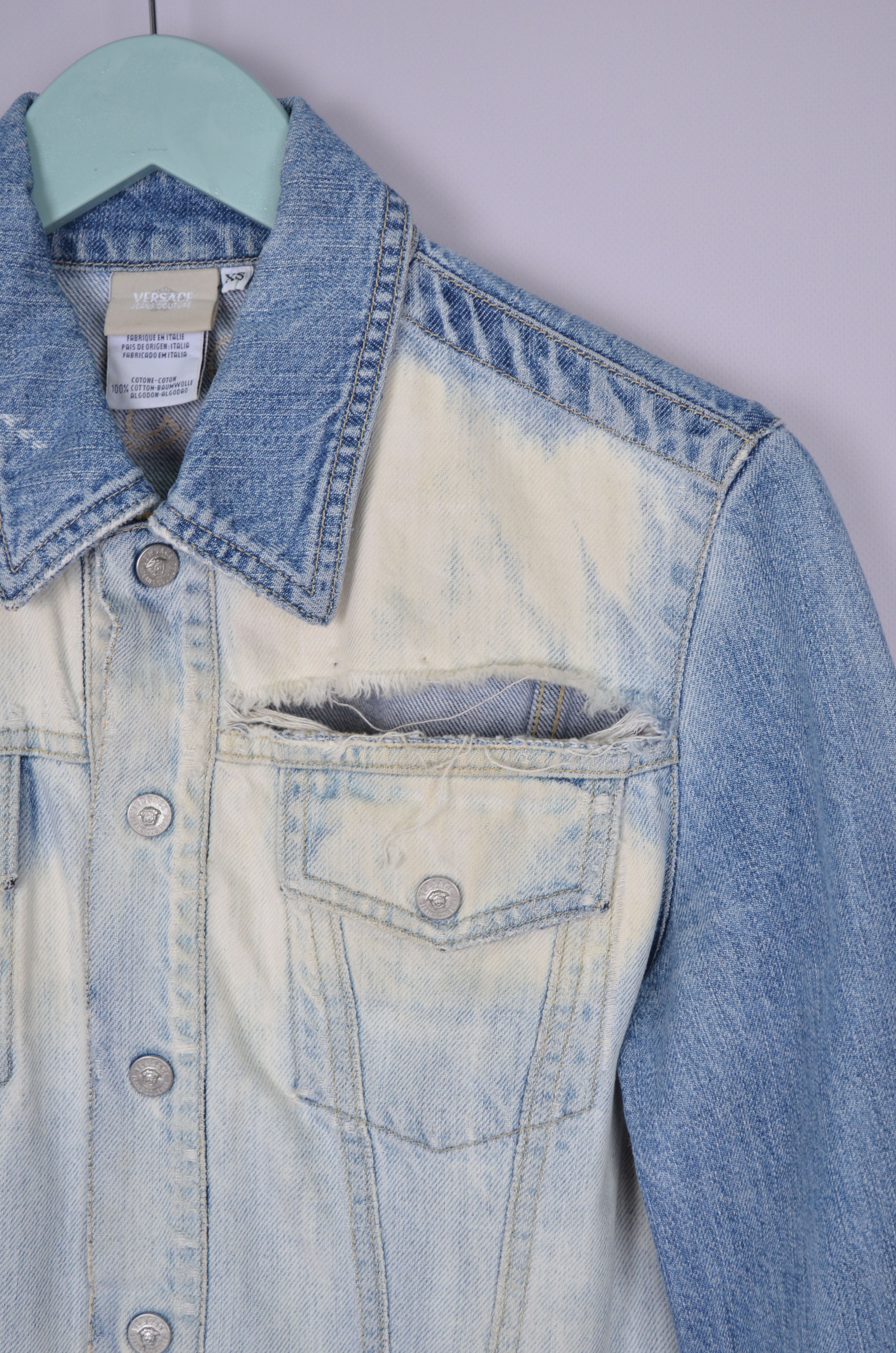 Designer × Versace × Vintage Versace Jeans White Blue Denim Jacket Big Logo Size XS Size XS / US 0-2 / IT 36-38 - 5 Thumbnail