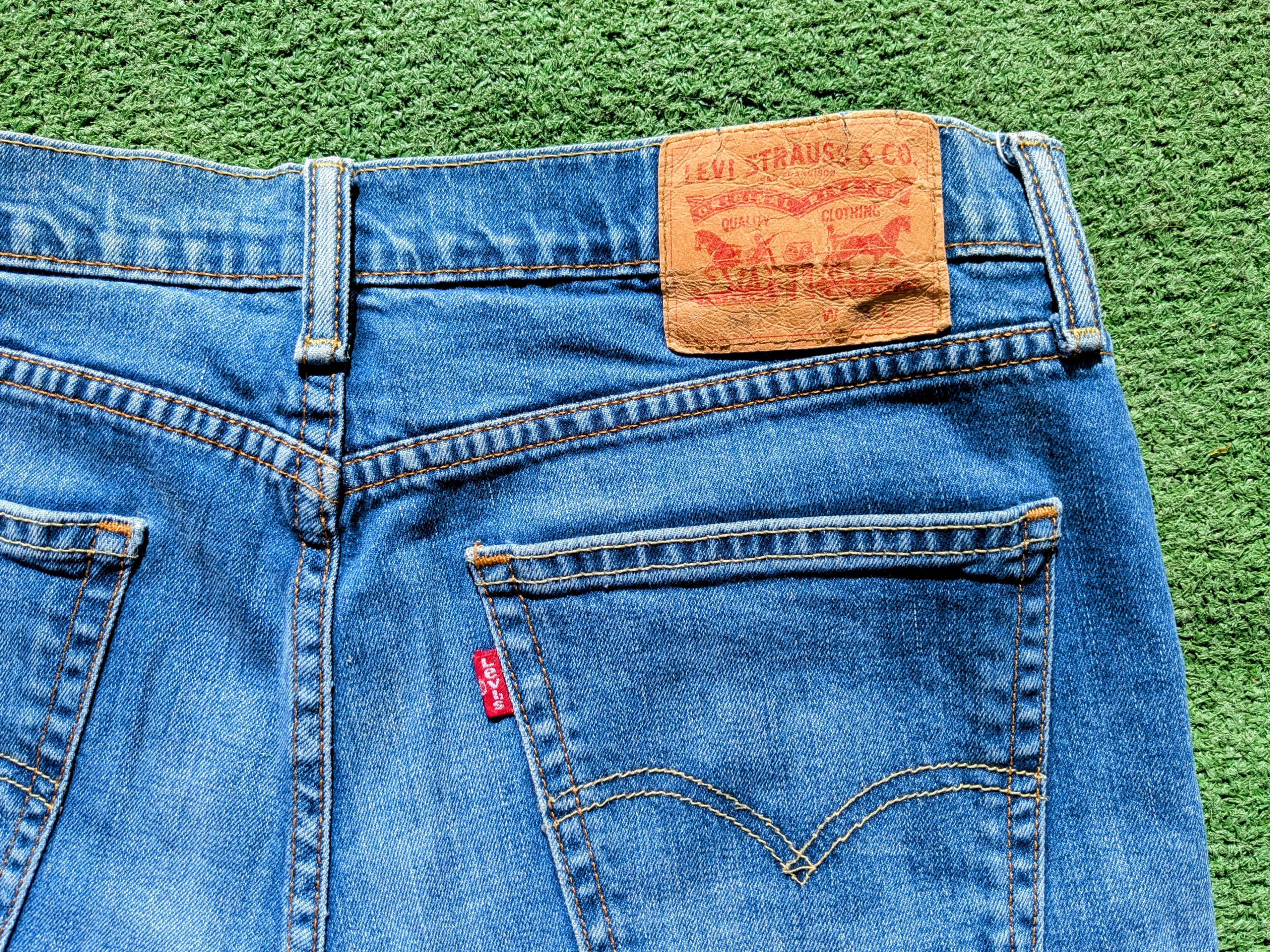 Levi's Levis 541 Jean Shorts HEMMED Dark Wash Denim Red Tab Jorts Size US 33 - 3 Thumbnail