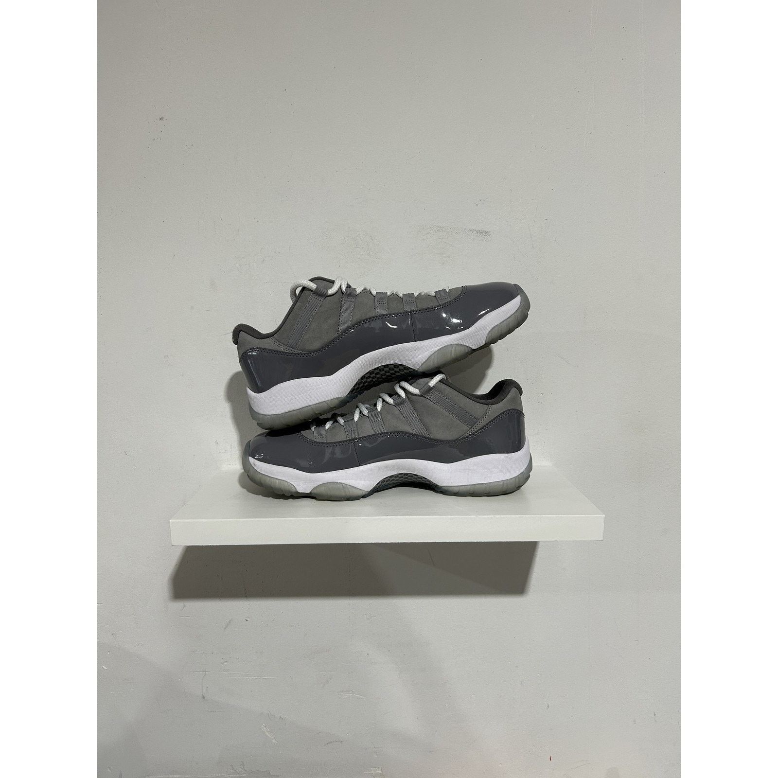 Jordan Brand JORDAN 11 LOW COOL GREY SIZE 10 PREOWNED Size US 10 / EU 43 - 2 Thumbnail