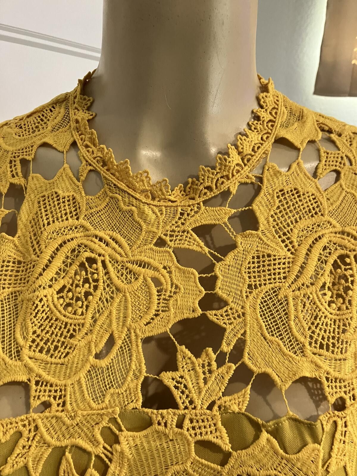 Lulus Boutique Lulus Mustard Yellow Lace Floral Dress Size Small Size S / US 4 / IT 40 - 4 Thumbnail