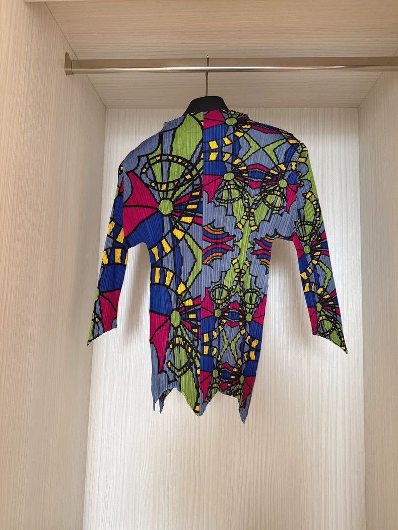 Issey Miyake Issey Miyake size:3 Floral roller coaster print top Size XS / US 0-2 / IT 36-38 - 3 Thumbnail