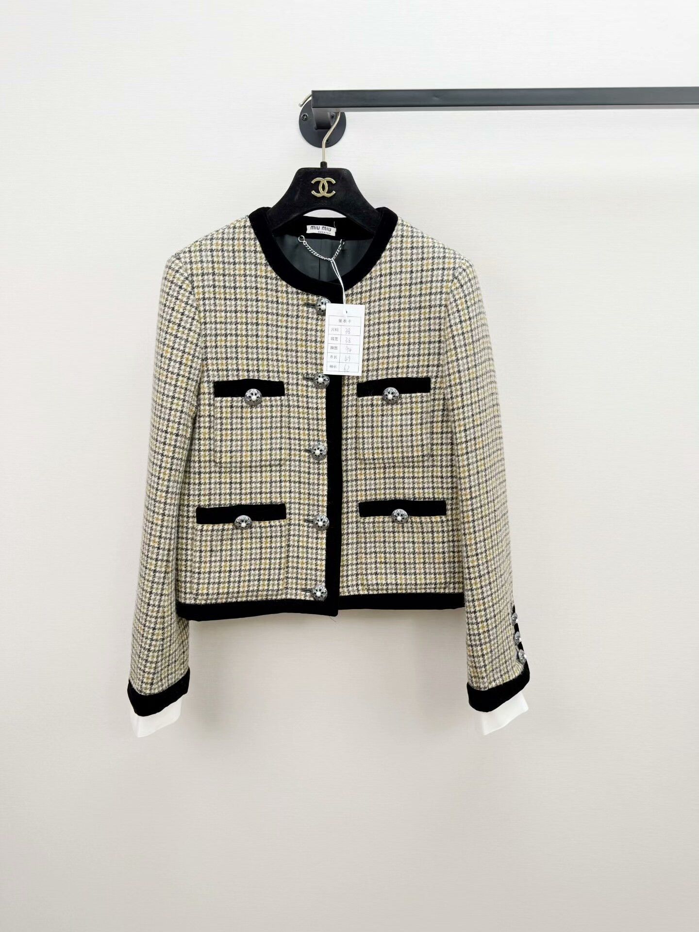 Miu Miu miu miu tweed cropped jacket in black beige Size US M / EU 48-50 / 2 - 1 Thumbnail
