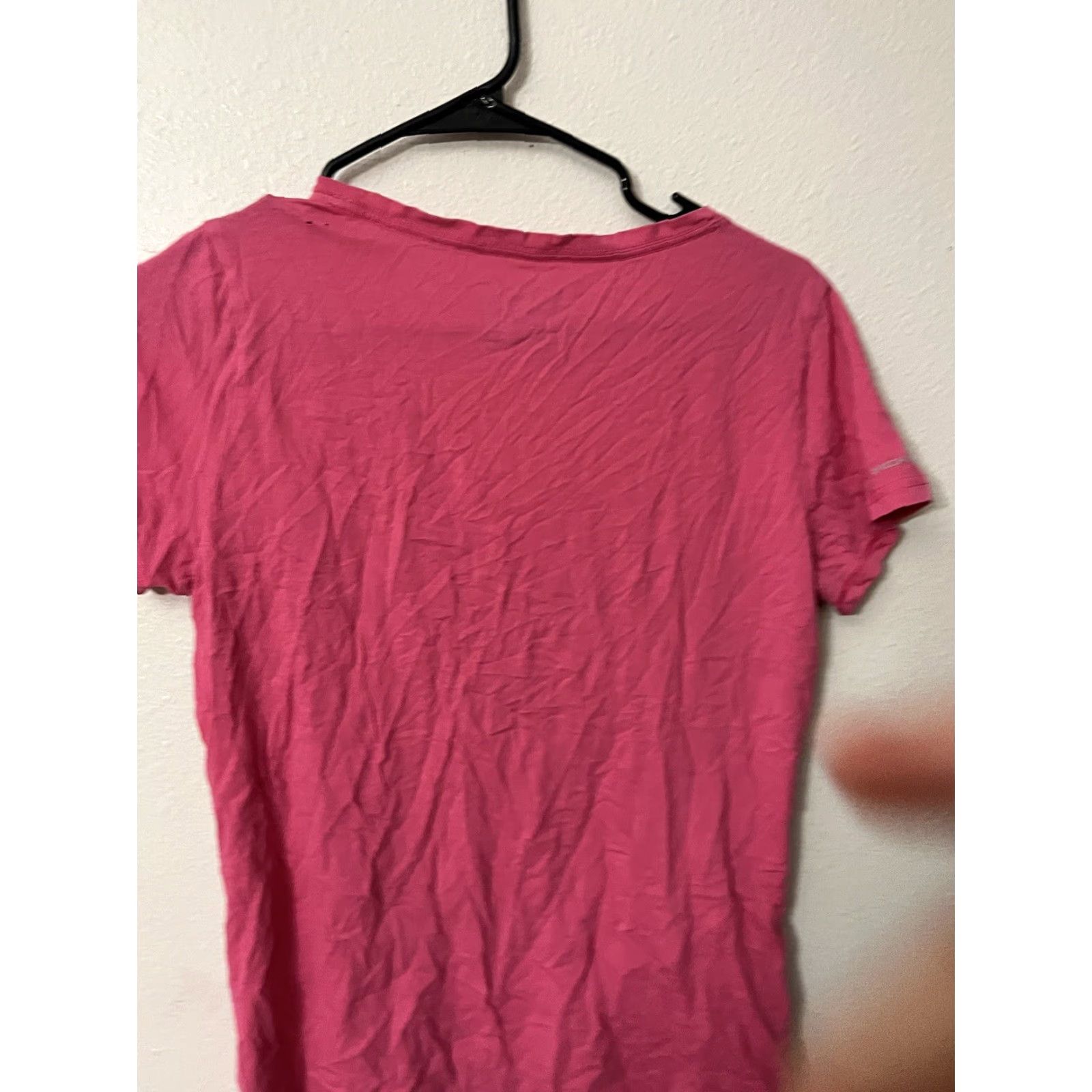 Under Armour Under Armour Marine Corps T-Shirt Women's Large Pink V-Neck Short Sleeve Athleisure Size L / US 10 / IT 46 - 3 Thumbnail