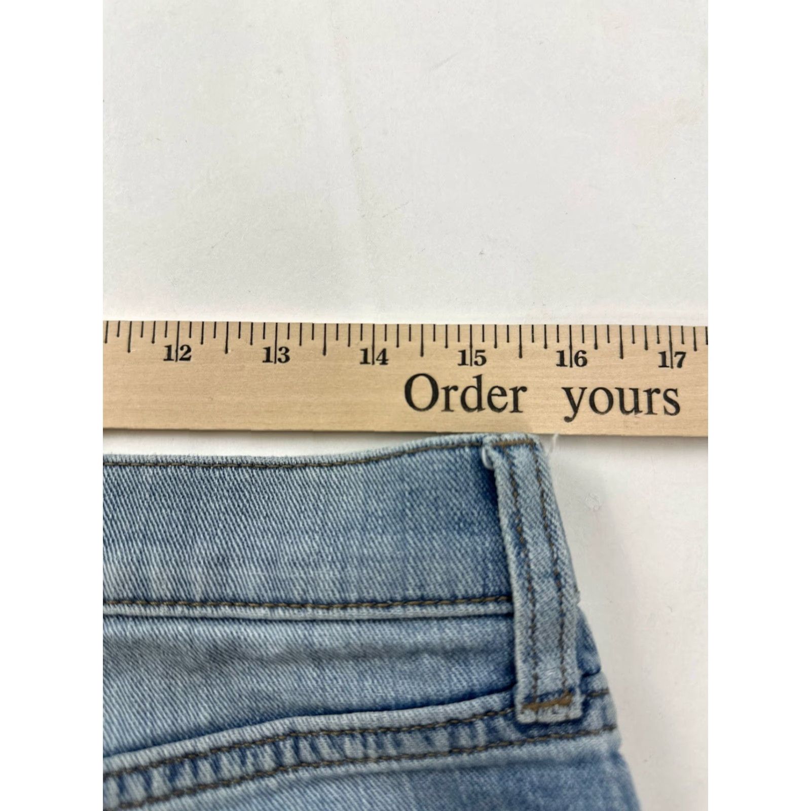 Banana Republic Banana Republic Shorts Women’s Bermuda Denim Blue Striped Roll Up 31in Waist Regular 27 Women's Jeans Casual Outdoor Style Bermuda Shorts Mens? Size 27" / US 4 / IT 40 - 6 Thumbnail