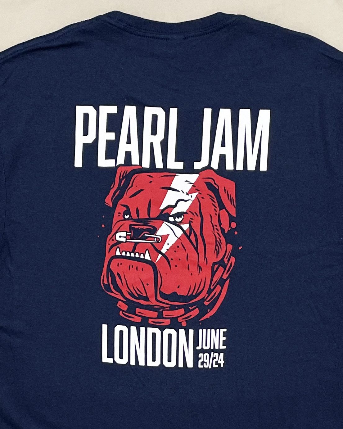 Band Tees Pearl Jam Tour 2024 London Tshirt Size US M / EU 48-50 / 2 - 4 Thumbnail