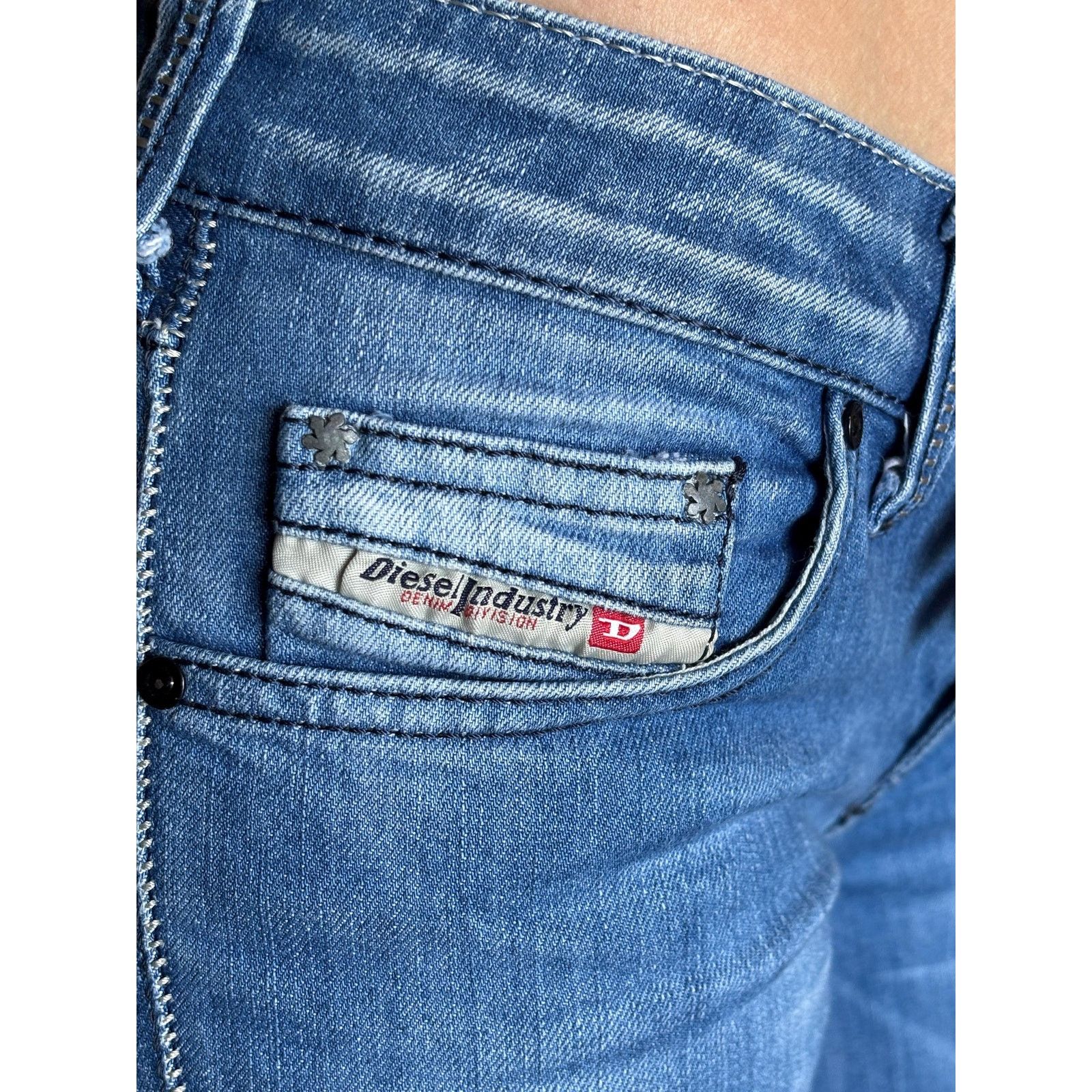 Diesel × Japanese Brand × Vintage Diesel Italy W32 Straight Fit Mid Rise Rhinestone Jeans Rare Size US 32 / EU 48 - 3 Thumbnail