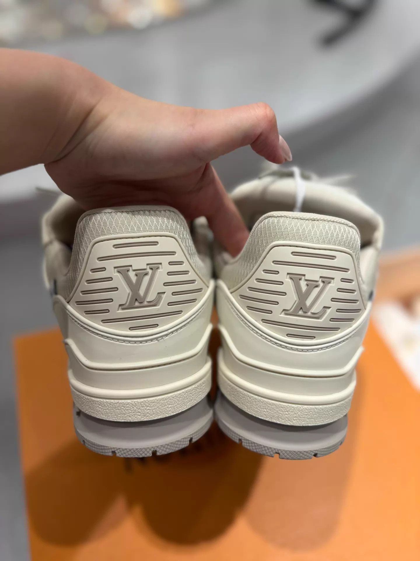 Louis Vuitton LV 25 Trainer Ski Men's White Gray 40.5 Sneaker Size US 7.5 / EU 40-41 - 5 Thumbnail