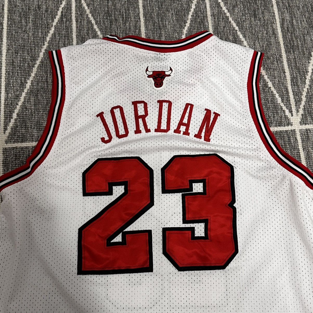 NBA × Nike × Vintage nike team vintage chicago bulls jersey jordan Size US XL / EU 56 / 4 - 8 Thumbnail