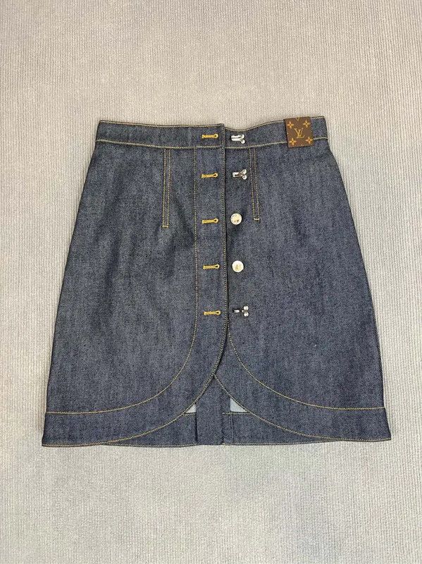 Louis Vuitton Louis Vuitton Denim Mini Skirt With Button Detail 0089 Size US 26 / EU 42 - 1 Thumbnail