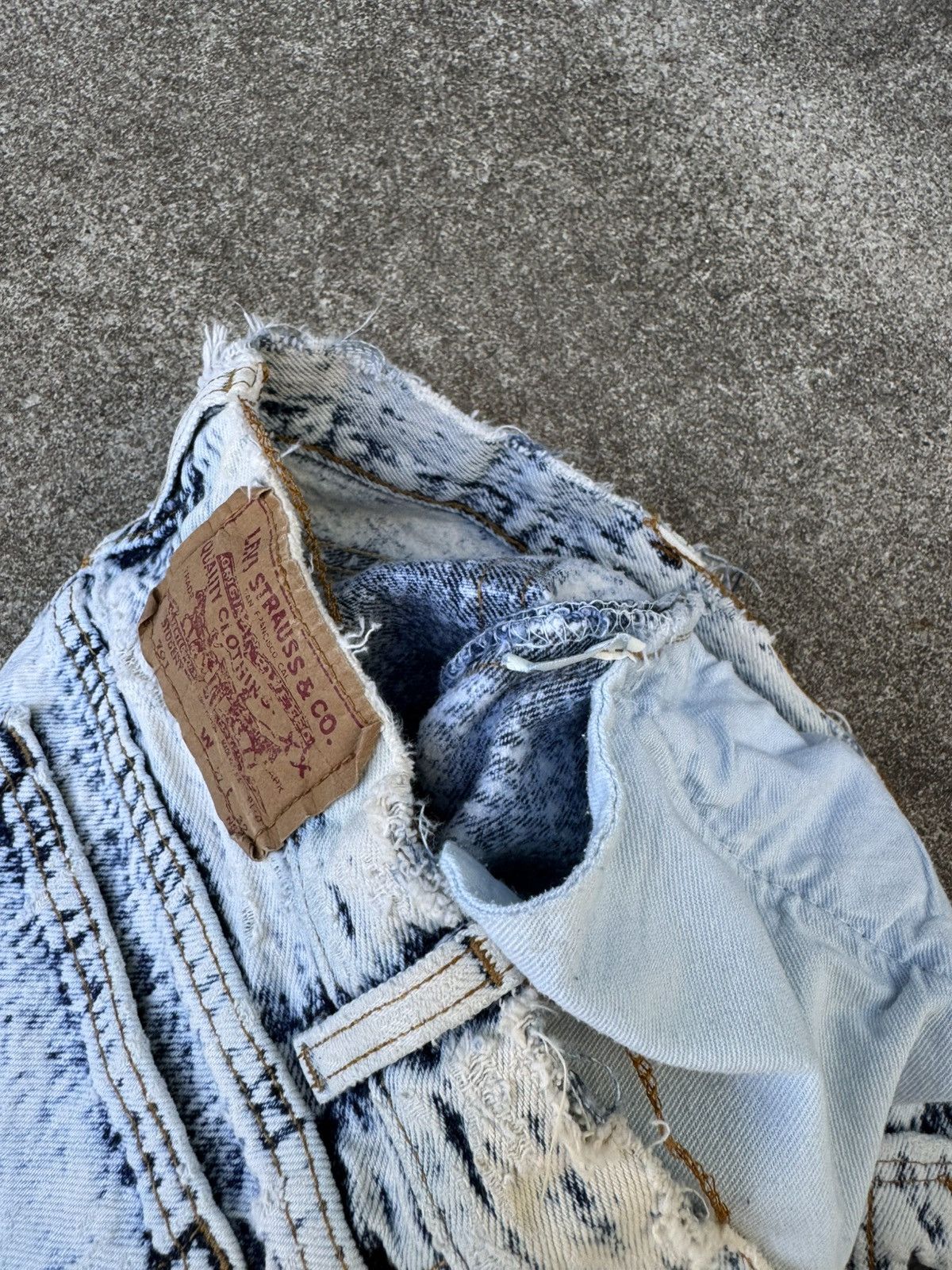 Levi's × Vintage Vtg 90’s Levis 701xx Buttonfly Acid Wash Jeans Student 26x31 Size 26" / US 2 / IT 38 - 8 Thumbnail