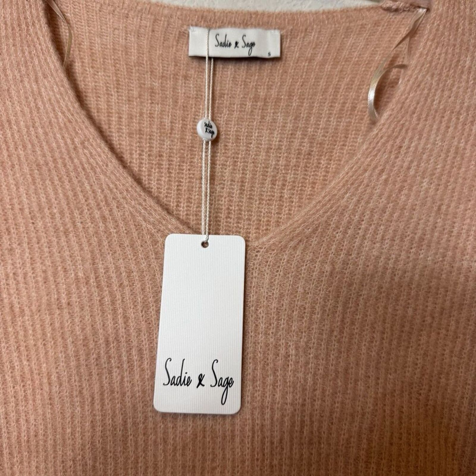 Anthropologie Anthropologie SADIE & SAGE No Risk V-Neck Sweater Blush sz S Size S / US 4 / IT 40 - 3 Thumbnail