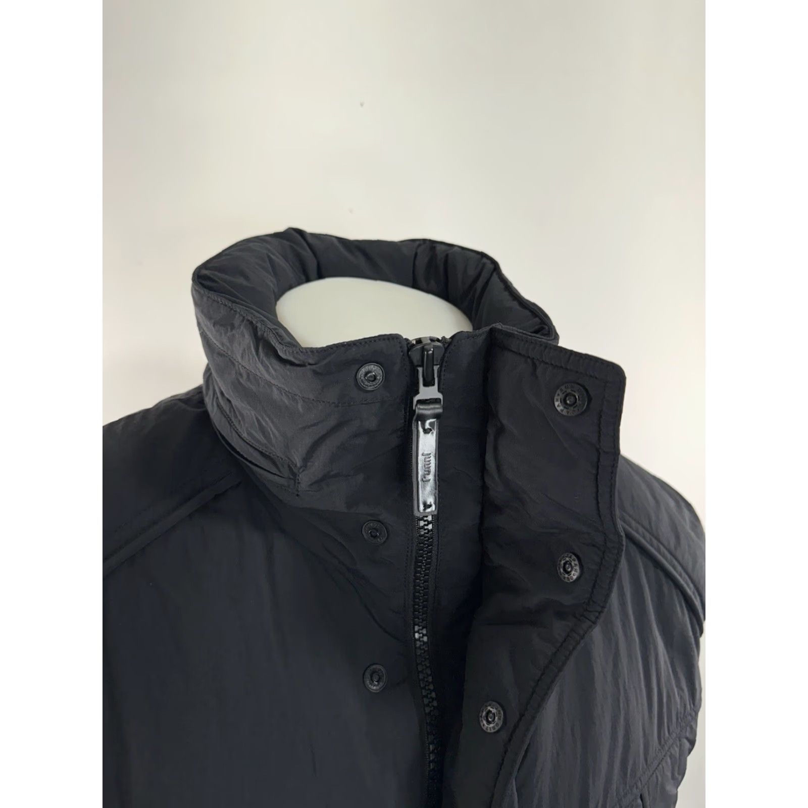 Juun.J JUUN.J GOOSE DOWN FEATHER Insulated Mens Vest Hooded Full Zip 44 Black Nylon Down 44 EXCELLENT Mens Vest Hooded Insulated 90s? Size US S / EU 44-46 / 1 - 5 Thumbnail