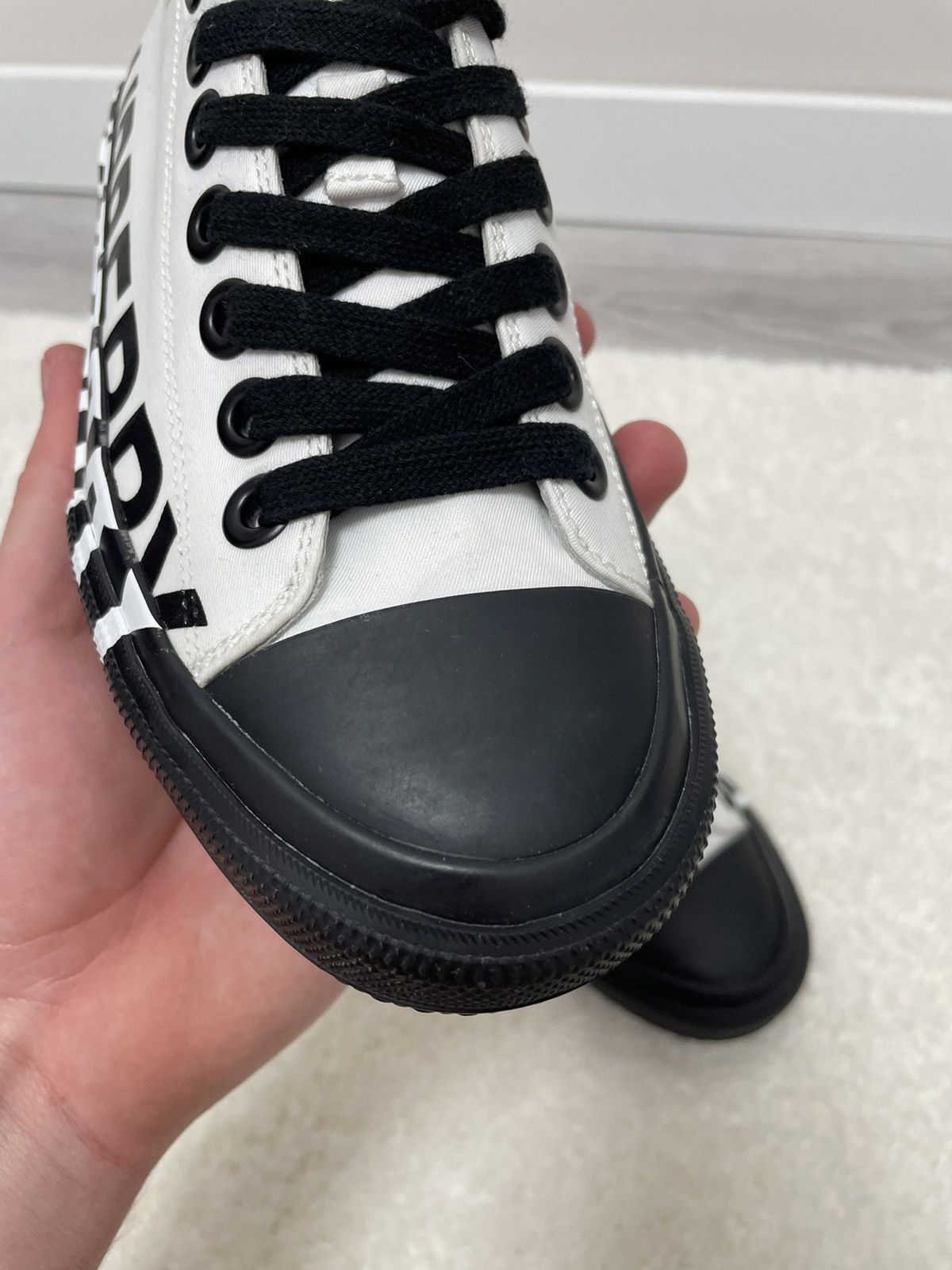 Burberry Burberry White Black Larkhall Logo Sneakers shoes 36 eu Size US 6 / IT 36 - 7 Thumbnail