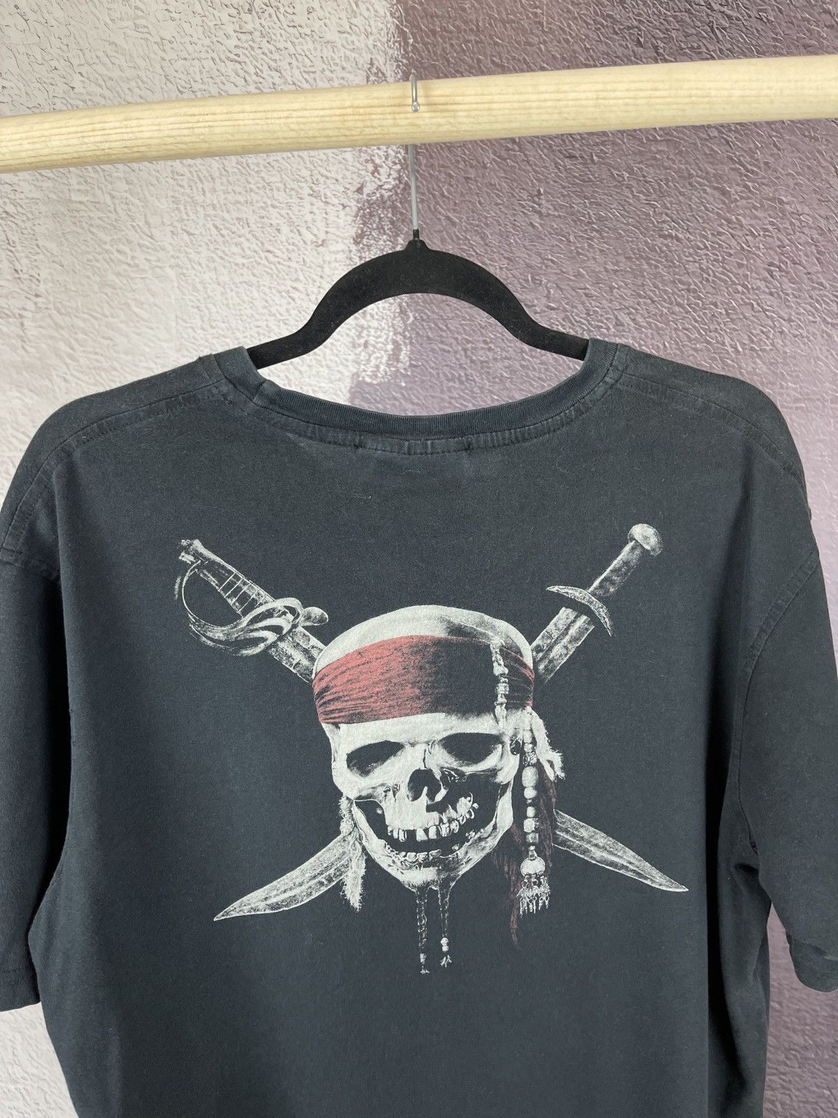 Disney Pirates of the Caribbean on stranger tides Disney big logo Size US L / EU 52-54 / 3 - 8 Thumbnail