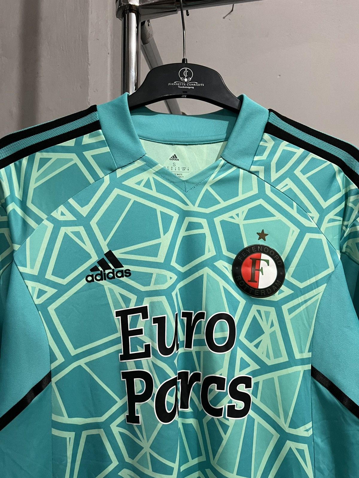 Adidas 2022/23 FEYENOORD ROTTERDAM #16 GO PLAYER ISSUED SOCCERSHIRT Size US S / EU 44-46 / 1 - 4 Thumbnail