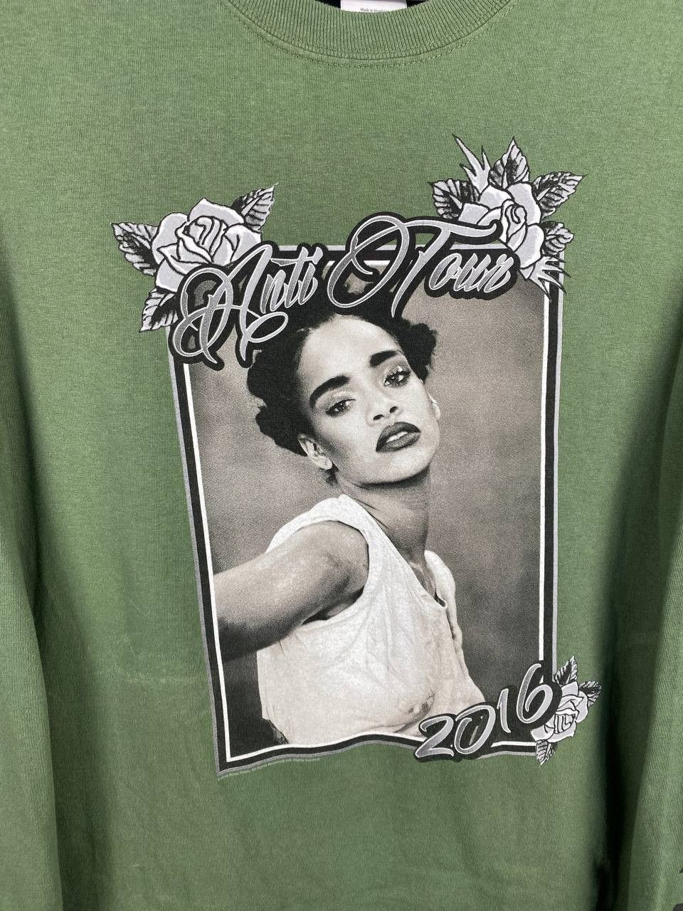 Band Tees Rihanna anti tour European Promo Tee tShirt 2016 Size US L / EU 52-54 / 3 - 5 Thumbnail