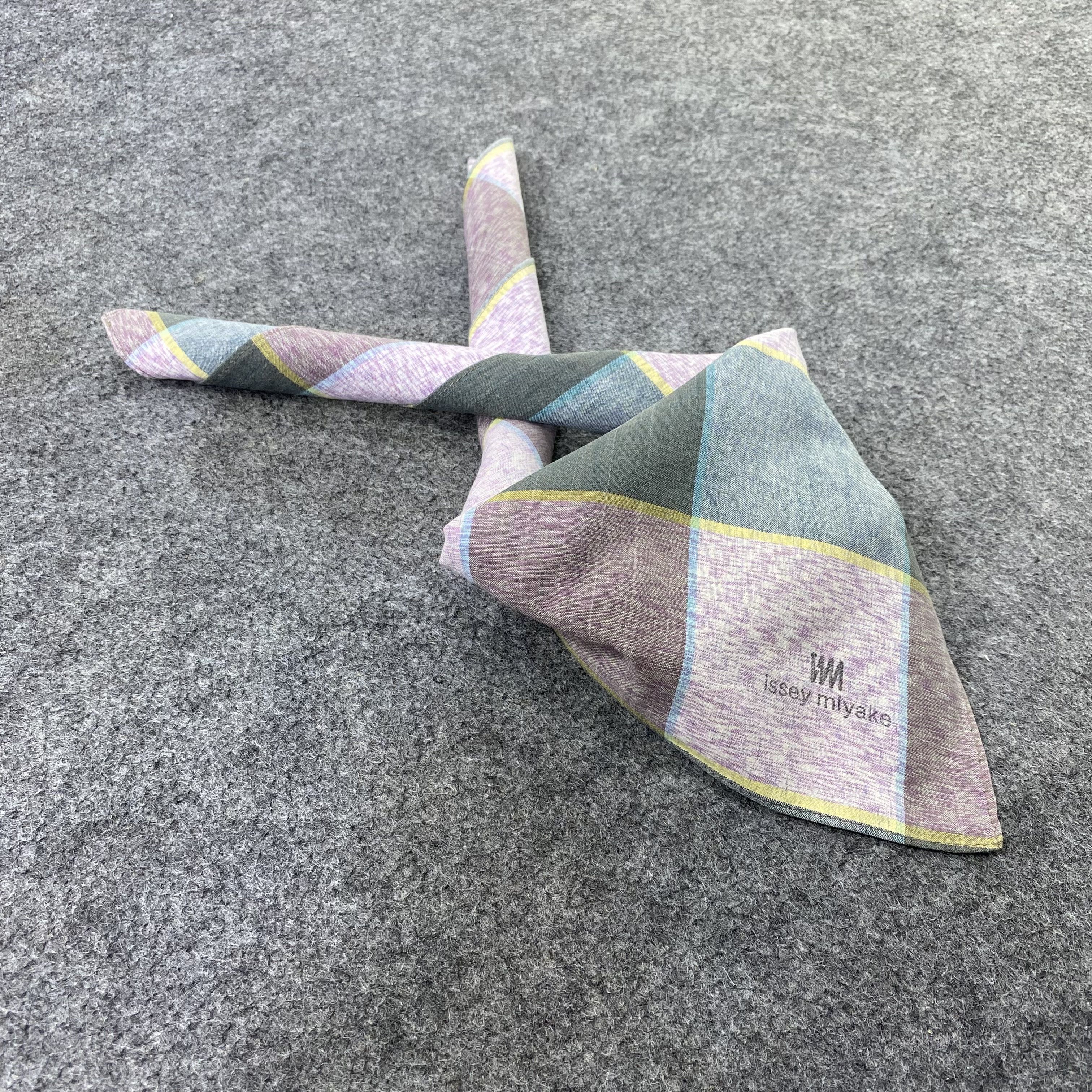 Issey Miyake Issey Miyake Handkerchief Neckerchief Bandana-B1917 Size ONE SIZE - 1 Thumbnail