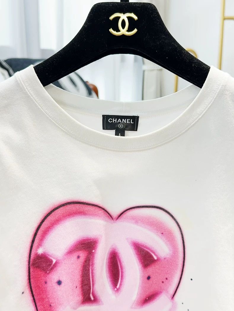 Chanel Chanel 23N White Love Logo Short-Sleeved T-shirt Size S / US 4 / IT 40 - 4 Thumbnail