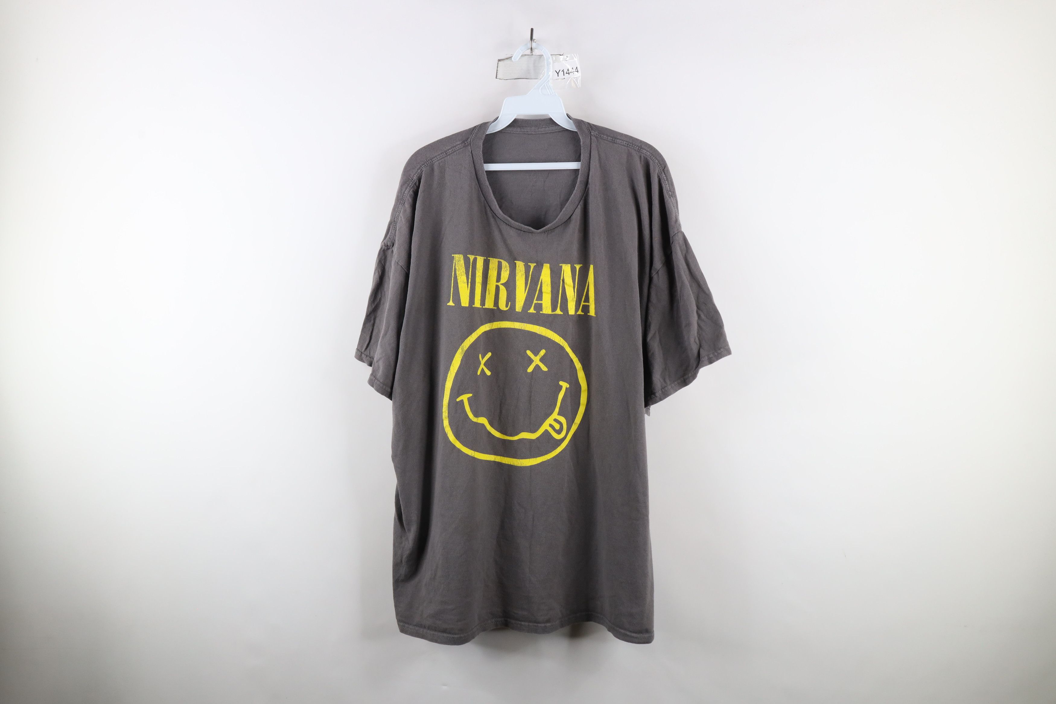 Vintage Retro Spell Out Smiley Face Nirvana Band T-Shirt Gray Cotton Size US XXL / EU 58 / 5 - 1 Thumbnail
