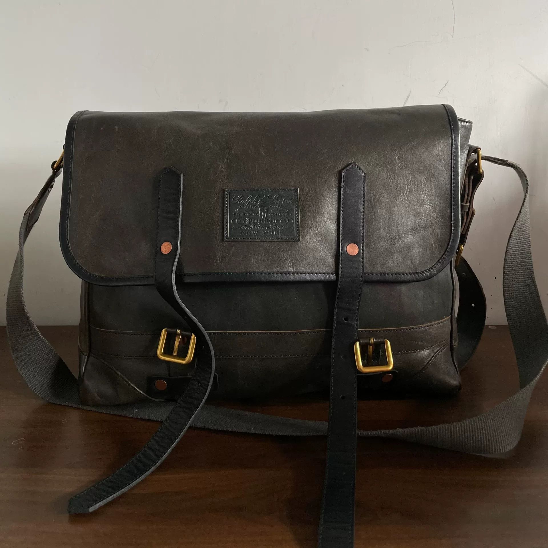 Ralph Lauren Purple Label Ralph Lauren Purple Label Waxed Leather Shoulder Bag Size ONE SIZE - 1 Thumbnail