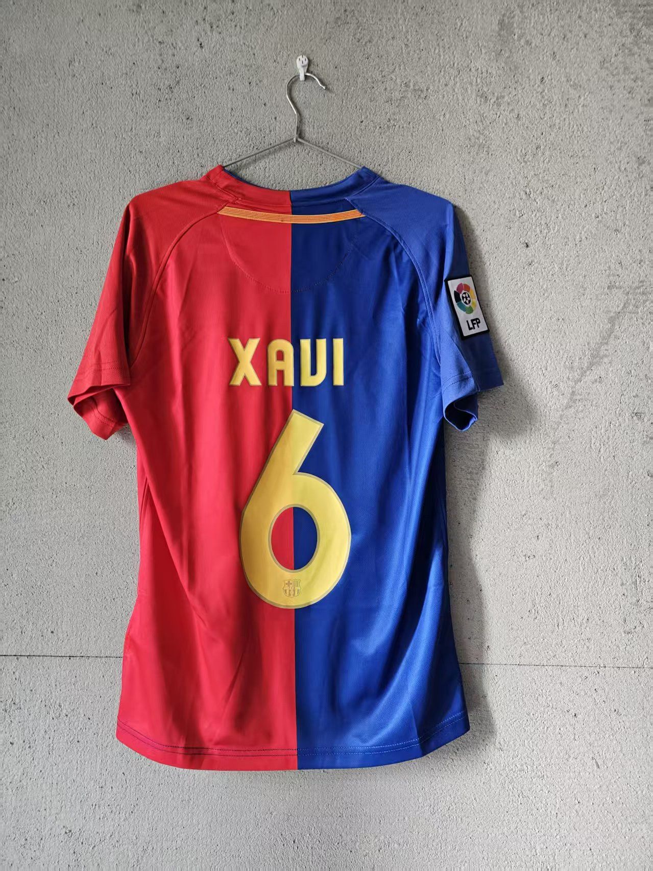 Other 2009 Barcelona #6 Xavi Jersey Size US S / EU 44-46 / 1 - 1 Thumbnail