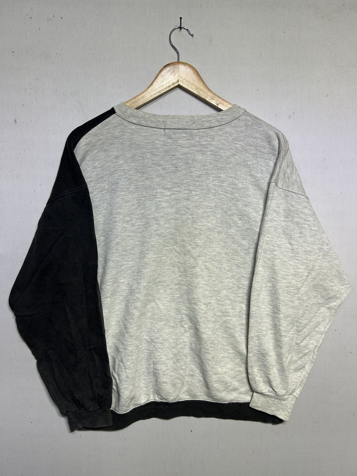 Valentino × Vintage Vintage Silvio Valentino Italy Designer sweatshirt Size US L / EU 52-54 / 3 - 3 Thumbnail