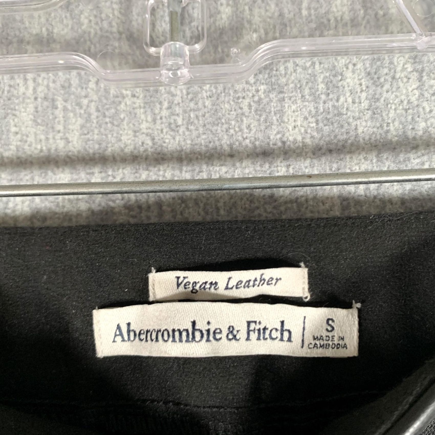 Abercrombie & Fitch Abercrombie & Fitch Pants Womens Small Black High Rise Vegan Leather Leggings Size 28" / US 6 / IT 42 - 4 Thumbnail