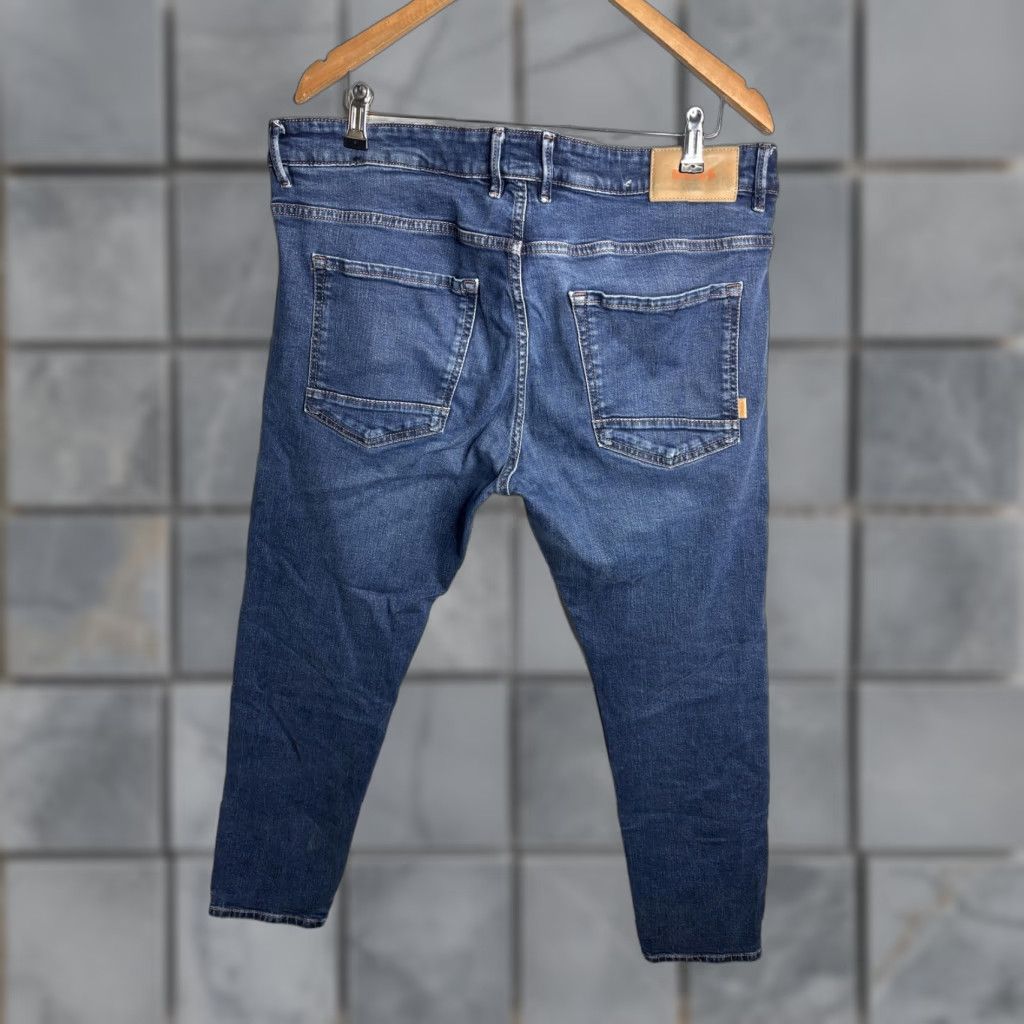 Vintage Boss Delano Jeans Mens 38x31 Blue Medium Wash Slim Tapered Denim 5 Pocket Pants Size US 38 / EU 54 - 1 Thumbnail