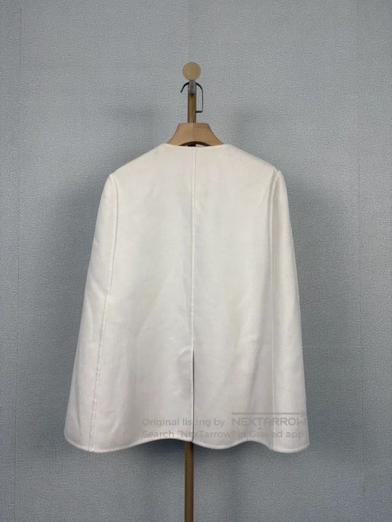 Fendi Fendi Three-dimensional mink flower cloak Size XS / US 0-2 / IT 36-38 - 2 Thumbnail