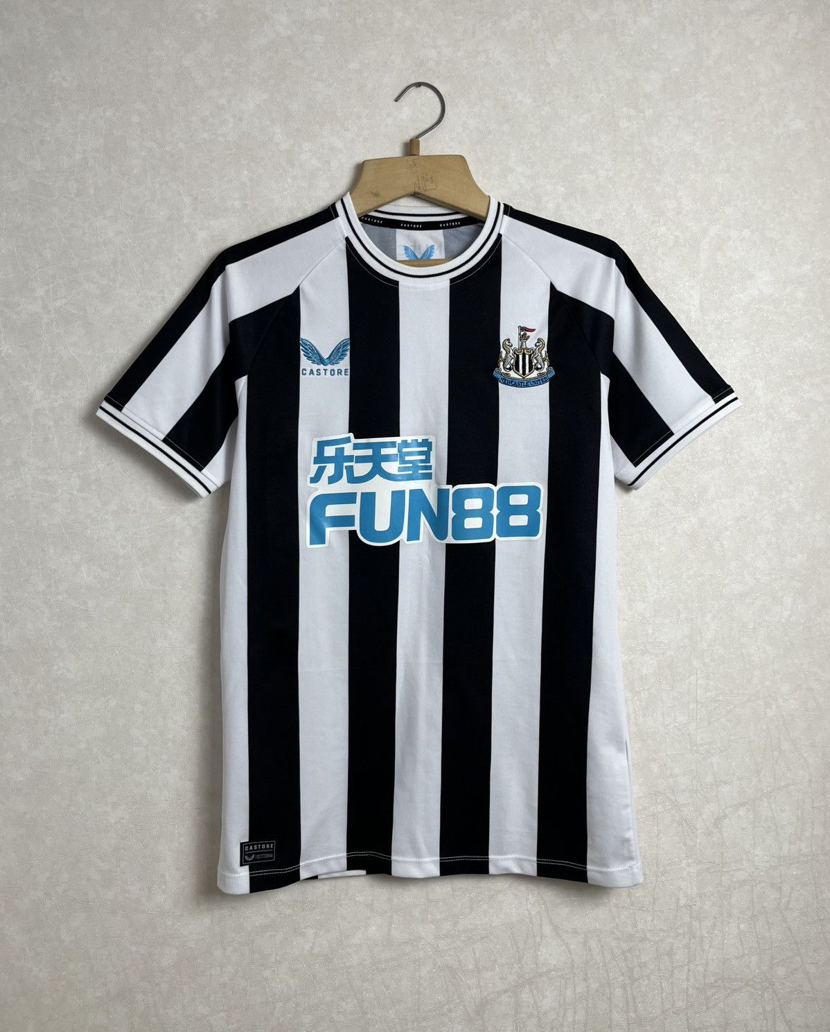 Castore Newcastle United 2023/2024 Home Football Jesrsey Size US S / EU 44-46 / 1 - 1 Thumbnail