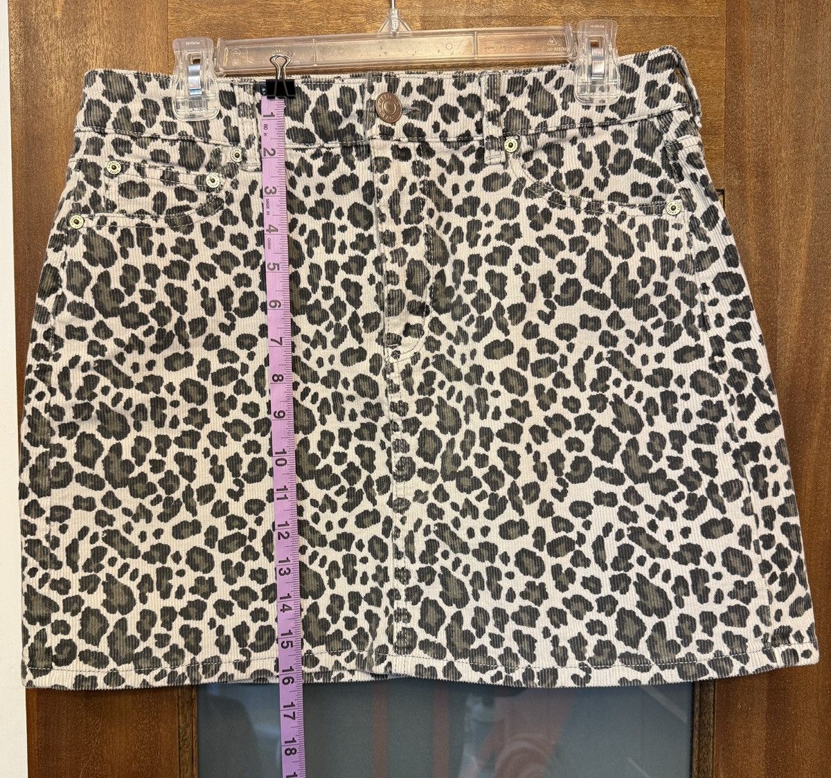 American Eagle Outfitters American Eagle Leopard Print Stretch Corduroy Mini Skirt Size 30" / US 8 / IT 44 - 9 Thumbnail