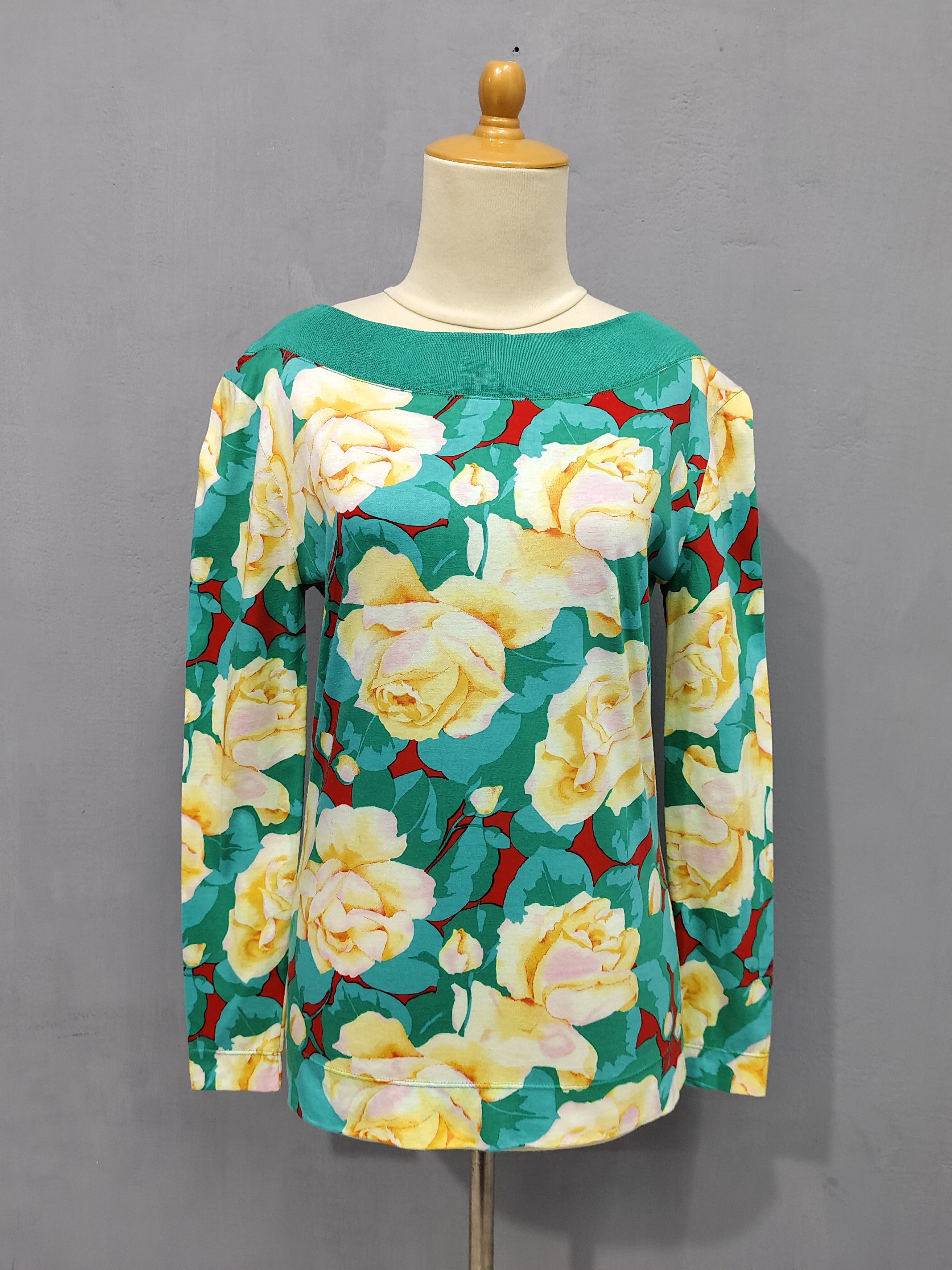 Gucci 80s Gucci- Archive Floral Rose Print Wide Round Neckline Top Size M / US 6-8 / IT 42-44 - 1 Thumbnail