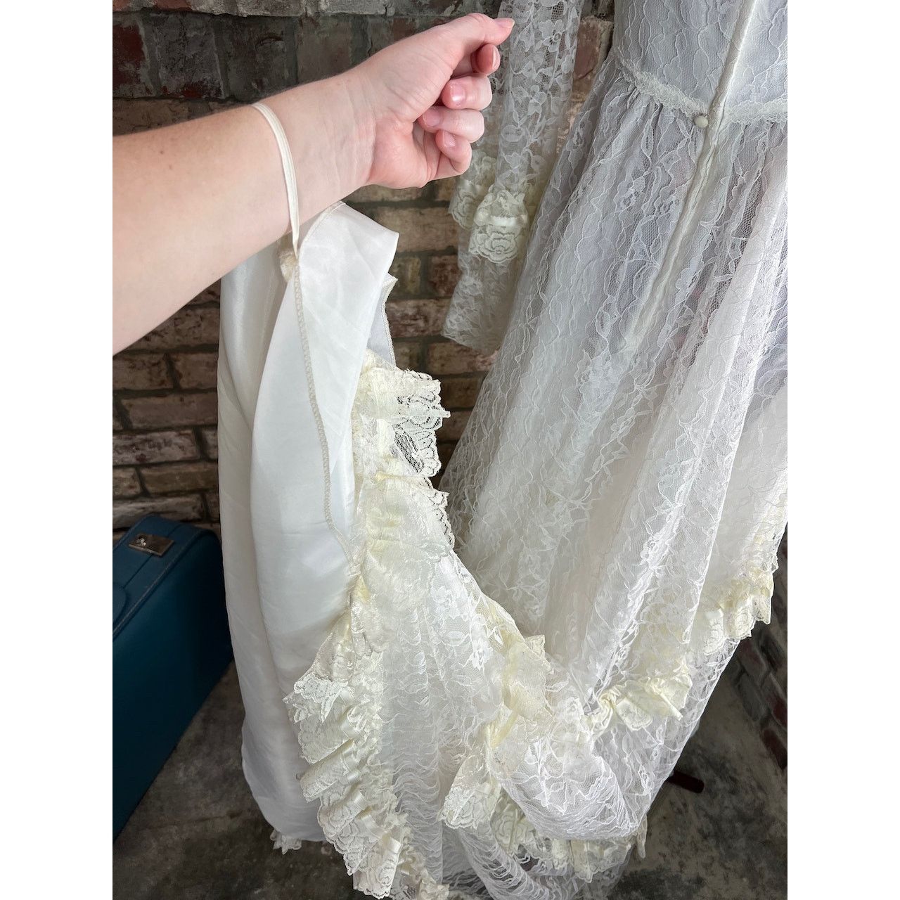 Vintage Wedding dress 1970s boho bishop sleeves ruffle train white Size L / US 10 / IT 46 - 8 Thumbnail