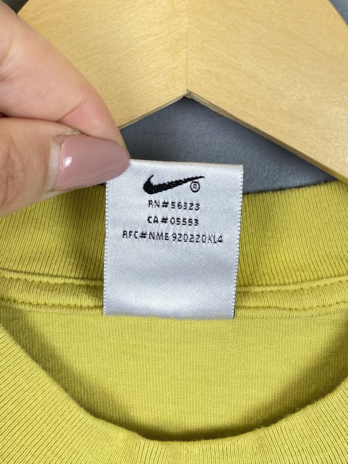 Vintage Vintage Nike T-Shirt Swoosh Logo Yellow Short Sleeve Men’s Size US S / EU 44-46 / 1 - 4 Thumbnail