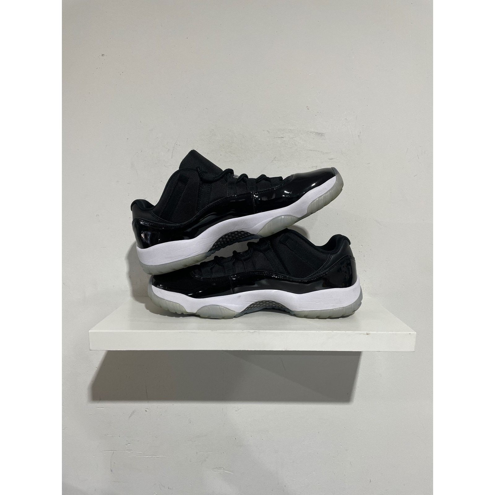 Nike JORDAN 11 RETRO LOW SPACE JAM SIZE 10.5 PREOWNED Size US 10.5 / EU 43-44 - 2 Thumbnail