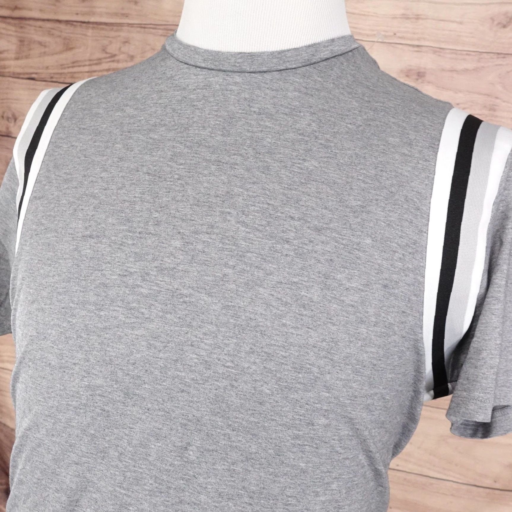 Murano MURANO Liquid Luxury Shirt Mens Large Gray Slim Fit Short Sleeve Striped Crew Neck Size US L / EU 52-54 / 3 - 2 Thumbnail