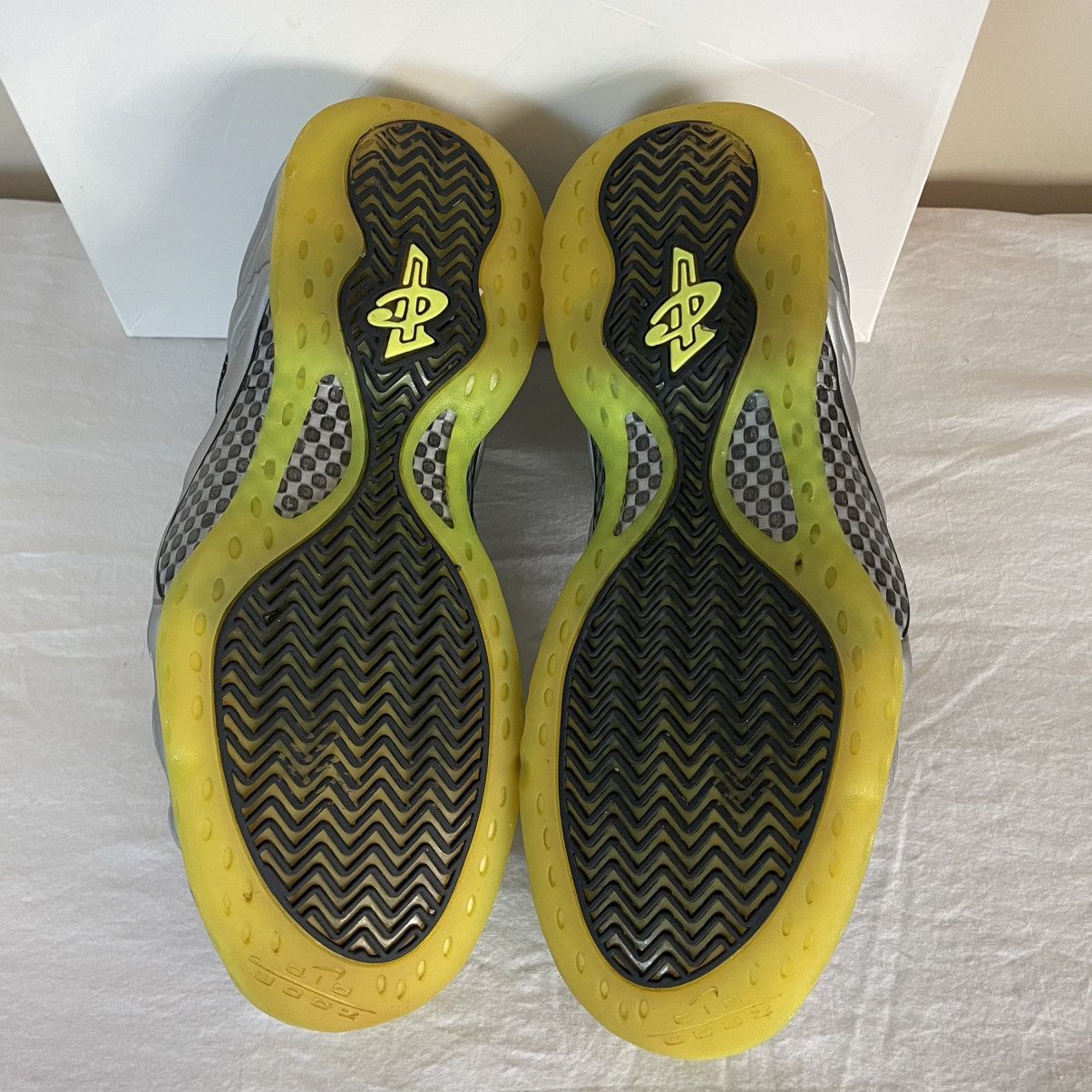 Nike Nike Foamposite One Silver Volt Camo Size 10.5 575420–004 Size US 10.5 / EU 43-44 - 7 Thumbnail