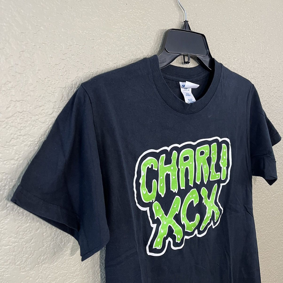 Band Tees Charli XCX True Romance Slime T-shirt XS Size US XS / EU 42 / 0 - 2 Thumbnail