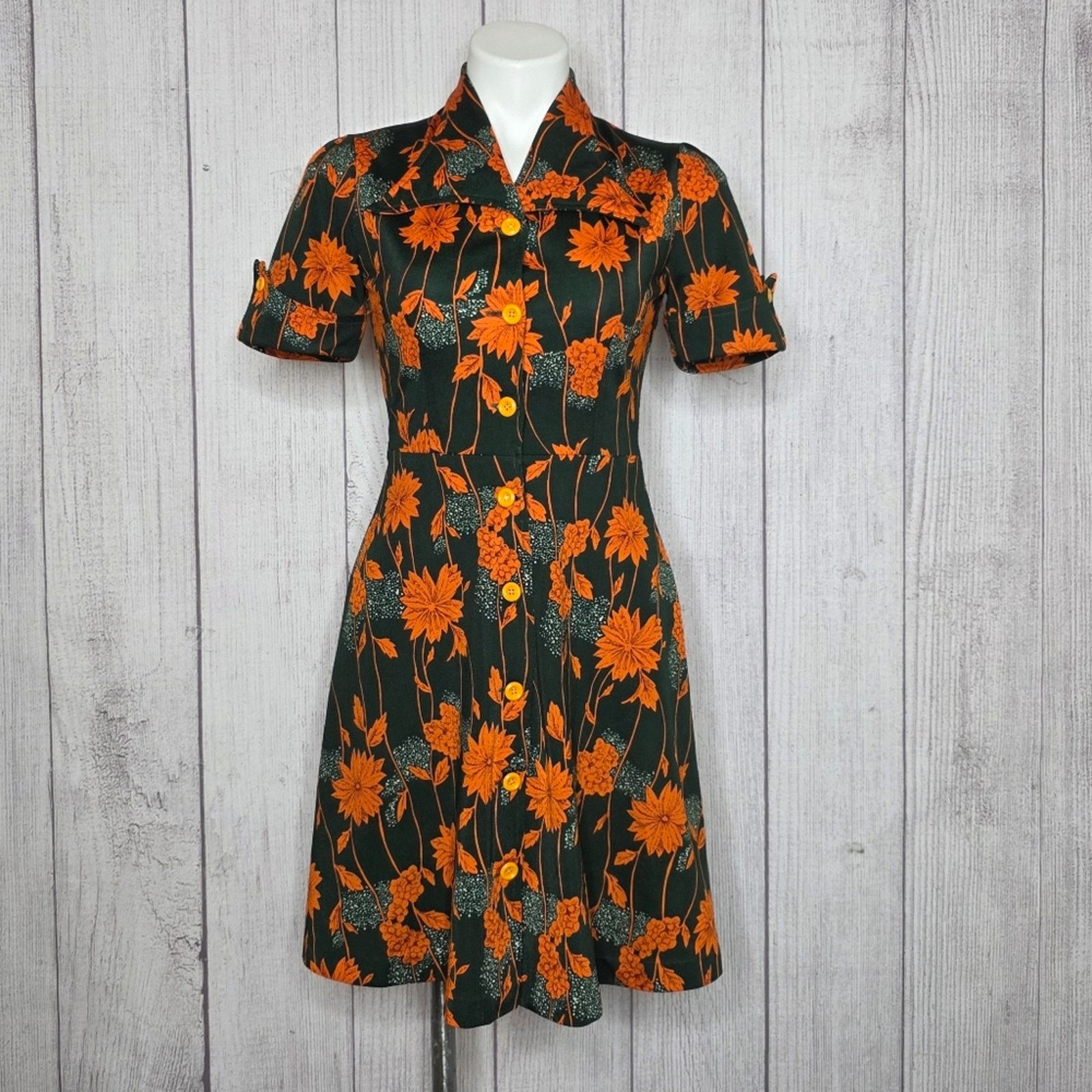 Vintage VTG 70s Dark Green & Orange Floral Button Front Dress Size S / US 4 / IT 40 - 1 Thumbnail