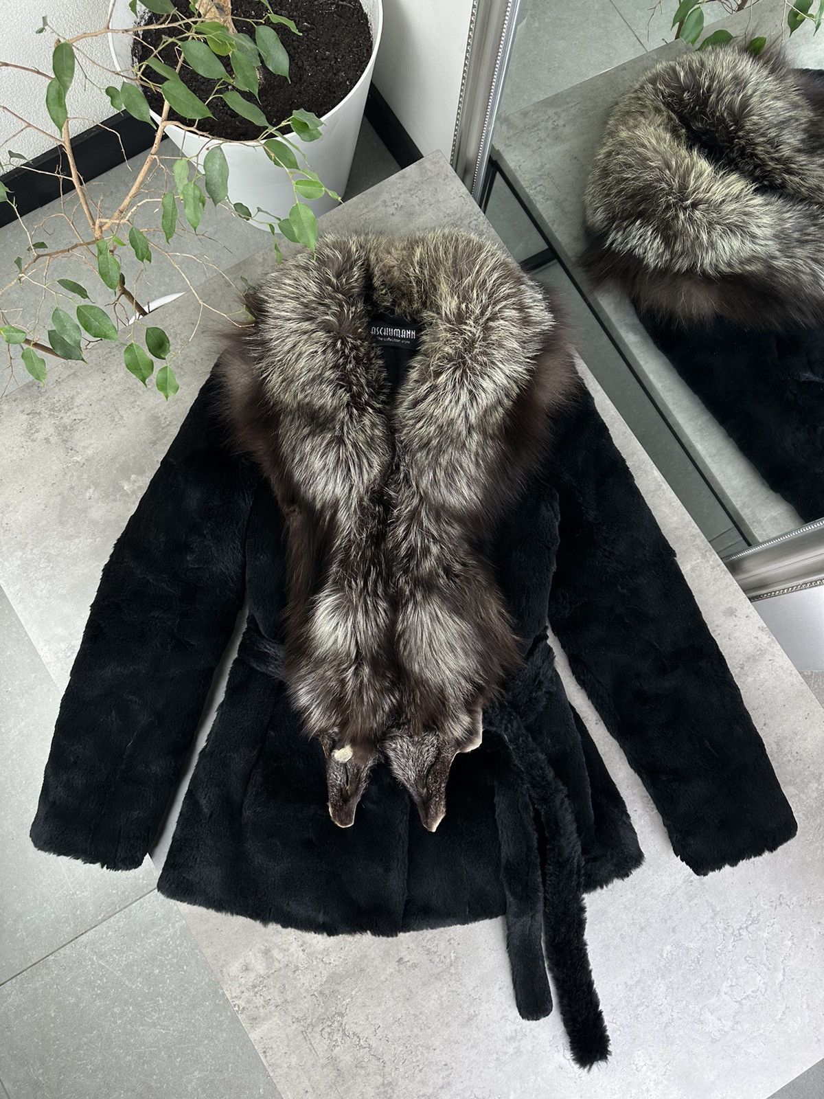 Japanese Brand Vintage Fur Coat Size L / US 10 / IT 46 - 1 Thumbnail