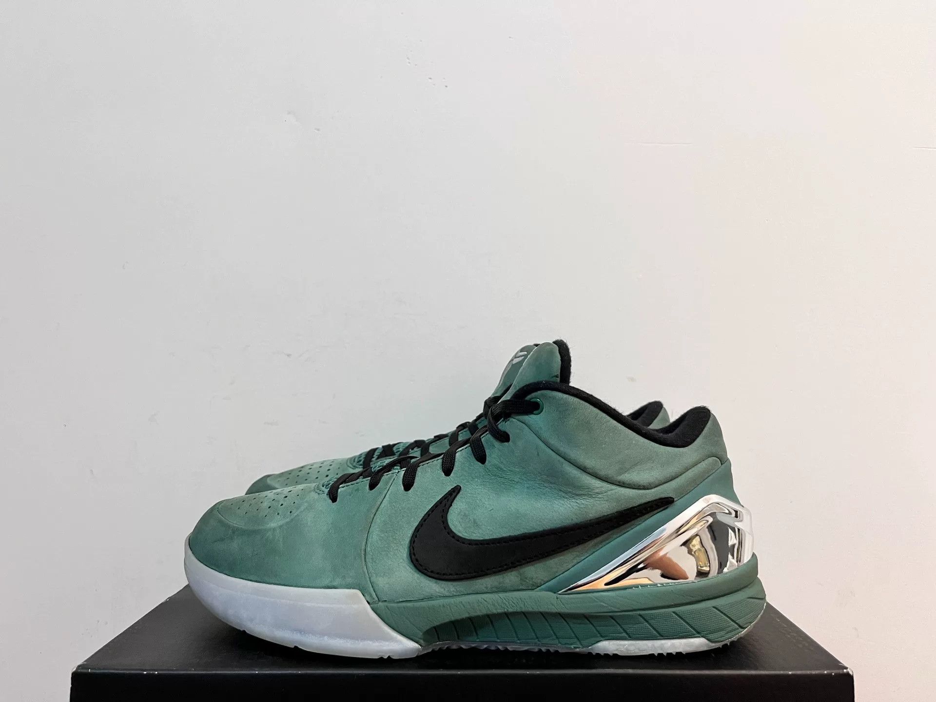 Nike Nike KOBE4 Green Lowtop Sneakers 11 Men Size US 11 / EU 44 - 1 Thumbnail