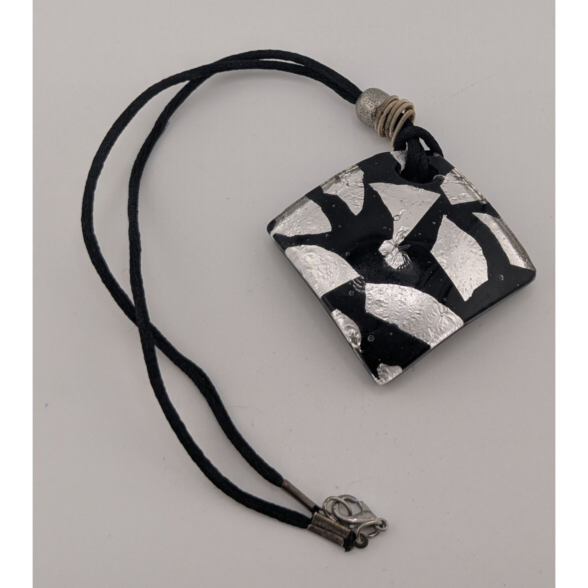 Other Vintage Black & Silver Abstract Glass Pendant Necklace Size ONE SIZE - 5 Thumbnail