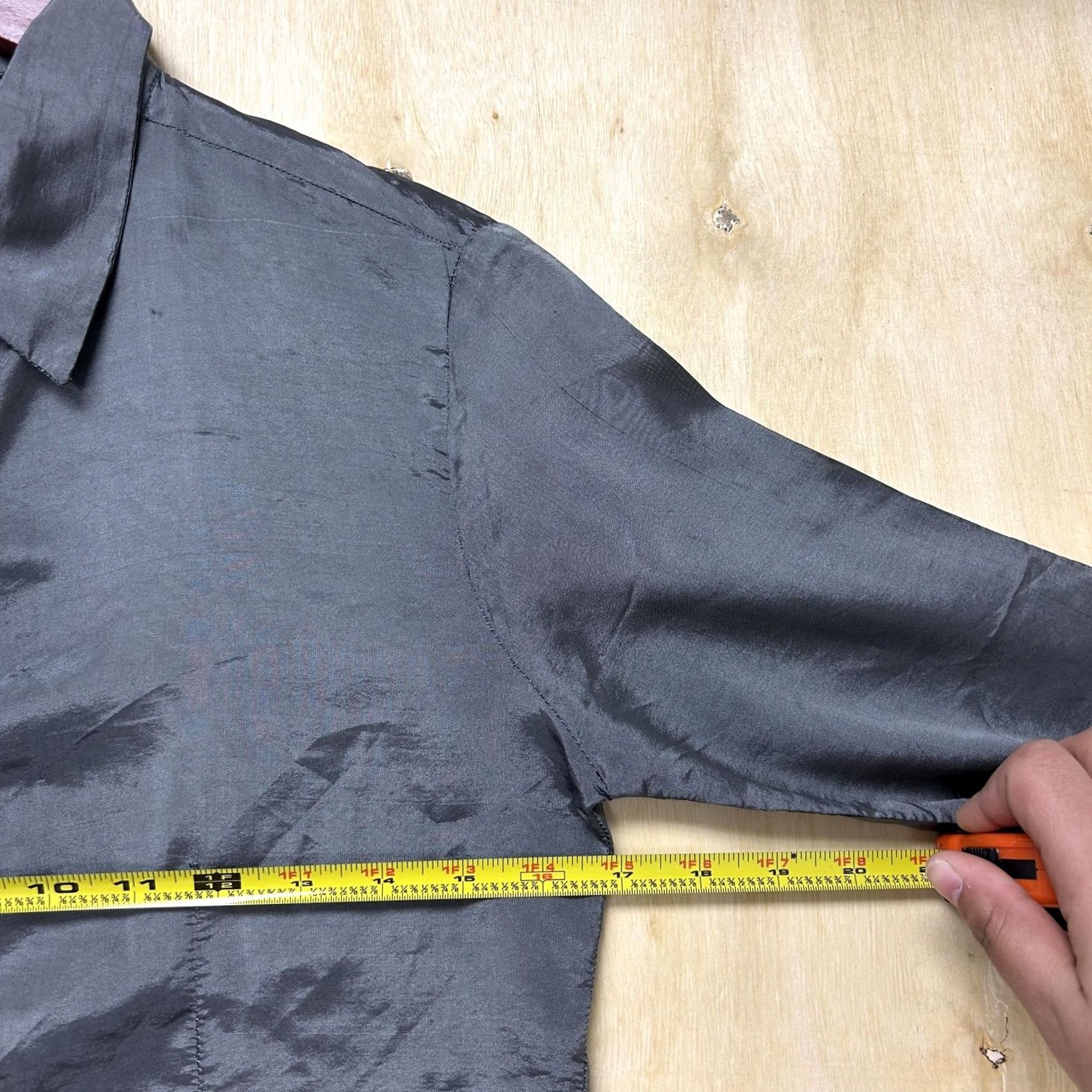 Vintage VTG Fashion Web Button Up Shirt Womens Medium Gray Gold Metallic Trim 3/4 Sleeve Size M / US 6-8 / IT 42-44 - 5 Thumbnail