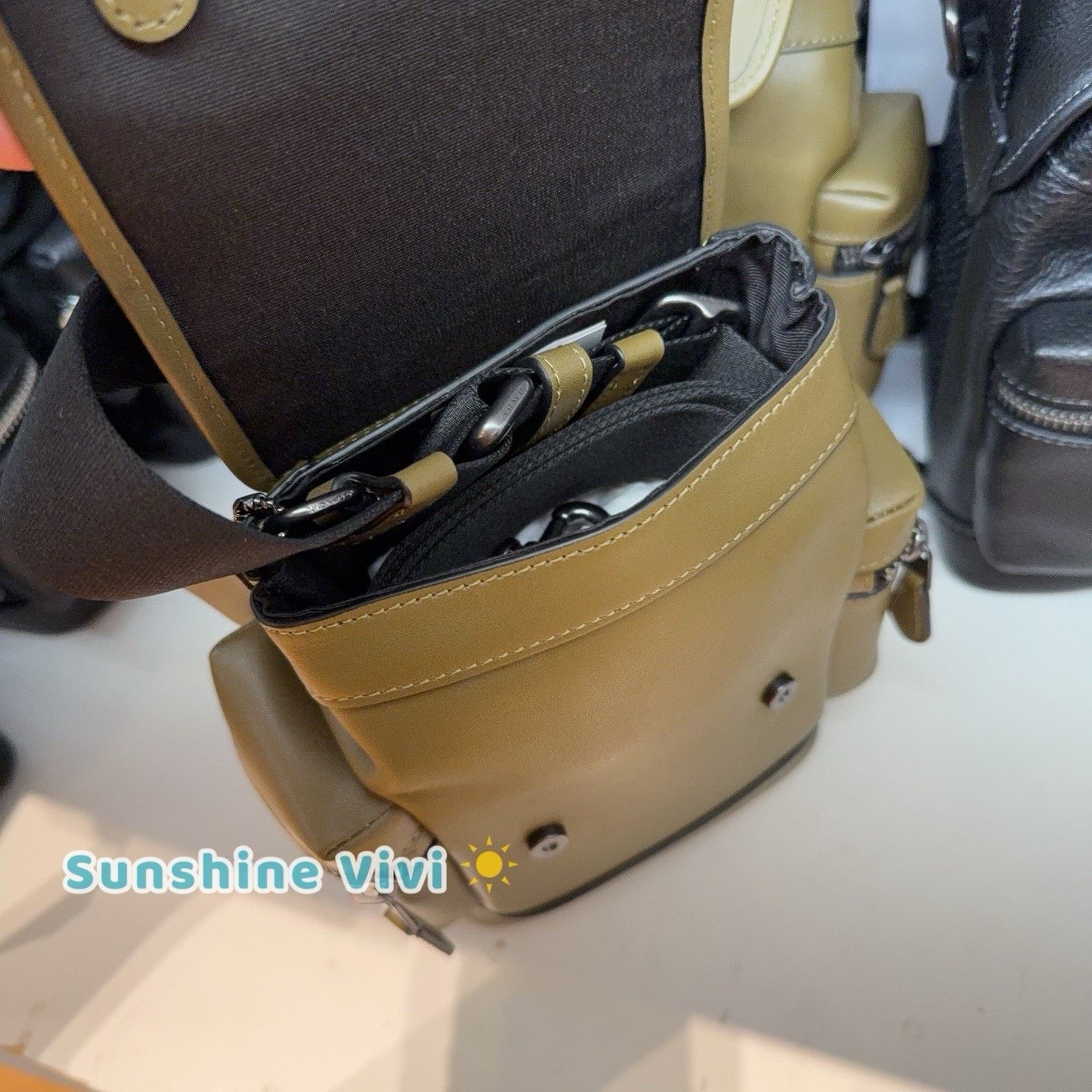 Coach NWT Coach Sprint Sling Pack CDR05 Gunmetal/Green Leather Size ONE SIZE - 5 Thumbnail