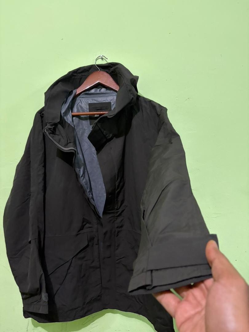 Lemaire Lemaire X Uniqlo Waterproof Jacket Olive Color with Hoodies Size US L / EU 52-54 / 3 - 3 Thumbnail