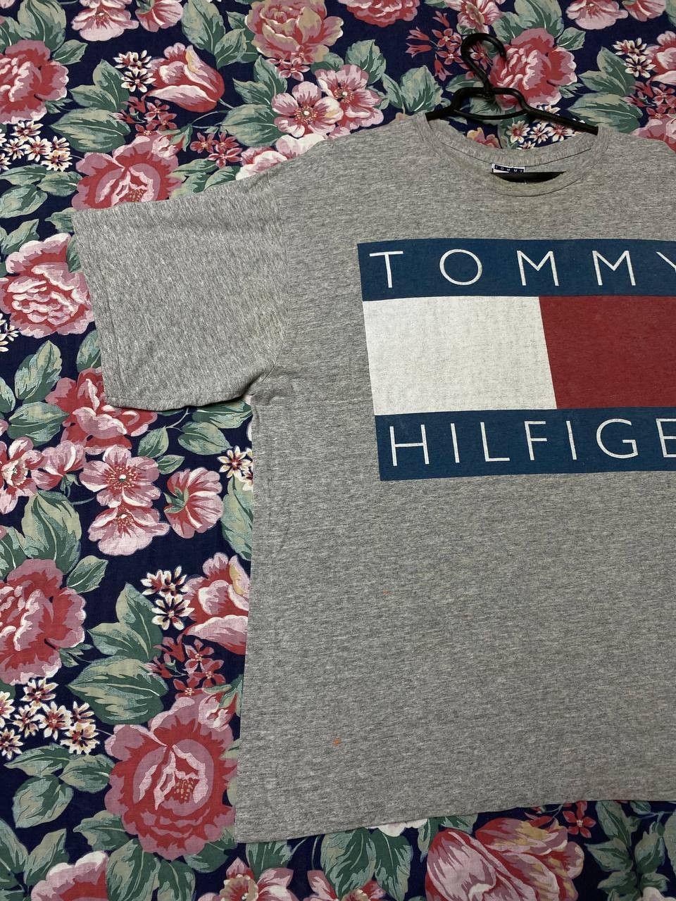 Tommy Hilfiger × Vintage Vintage Tommy Hilfiger center logo Flag Tee Size US XL / EU 56 / 4 - 7 Thumbnail