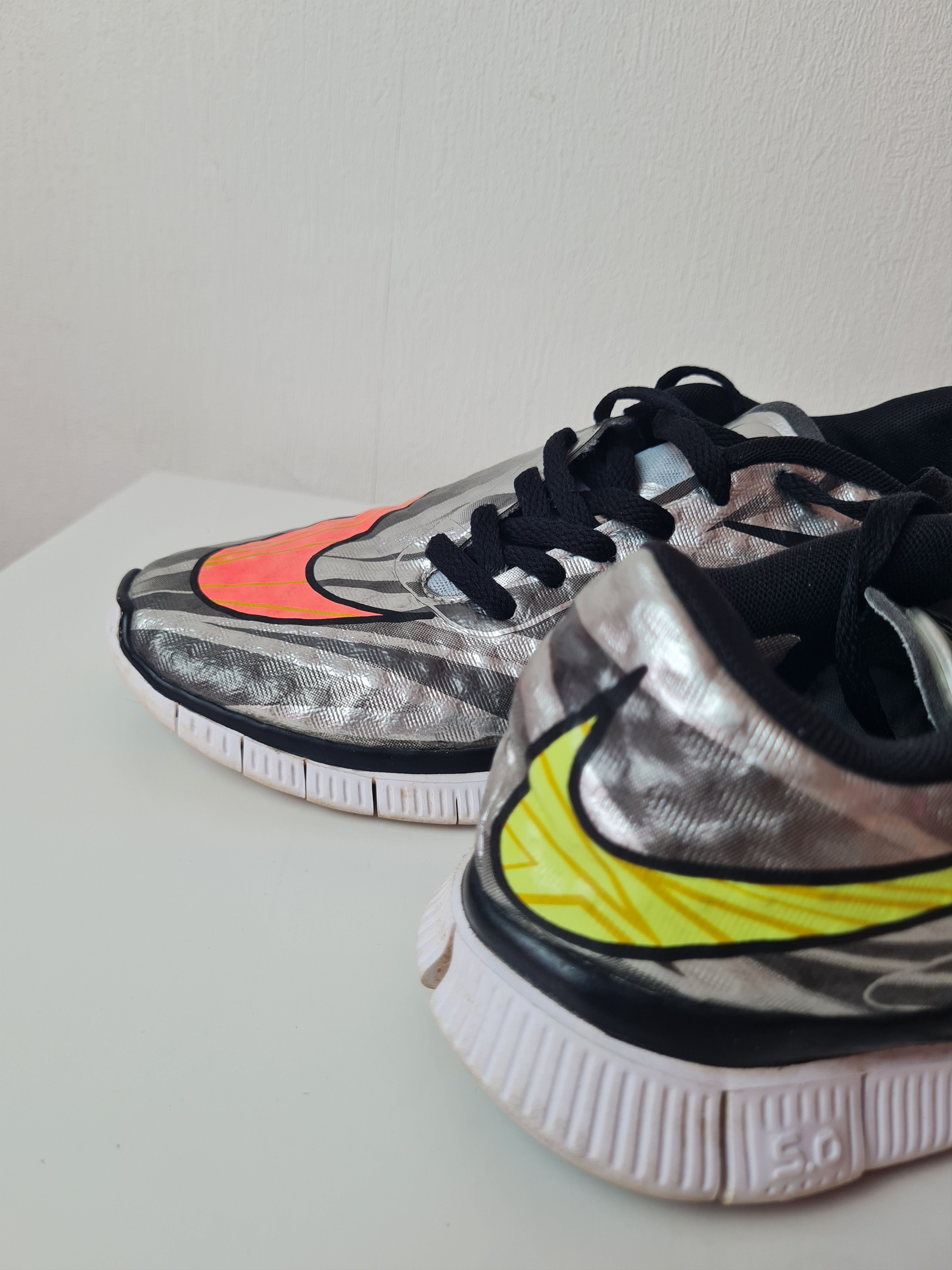 Nike Nike free hypervenom (GS) trainers 705390 002 sneakers shoes Size US 6 / EU 39 - 3 Thumbnail