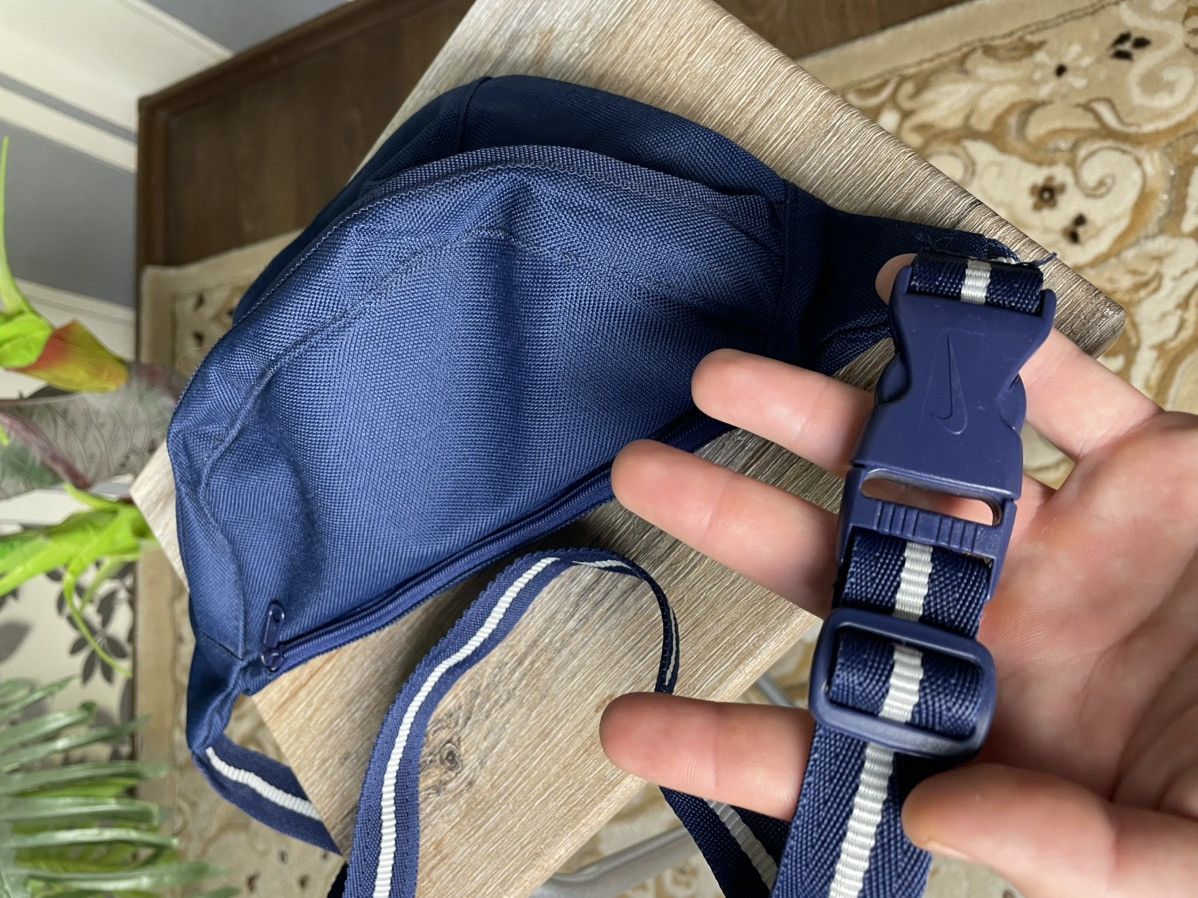 Nike Vintage Nike Swoosh Fanny Pack Waist Crossbody Bag Blue Y2k Size ONE SIZE - 4 Thumbnail